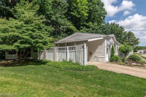 12 Jessica Lane Olmsted Twp OH 44138