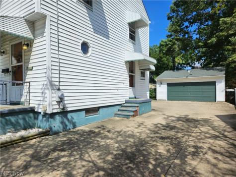 1553 Onondago Avenue Akron OH 44305