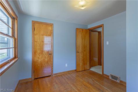 1553 Onondago Avenue Akron OH 44305