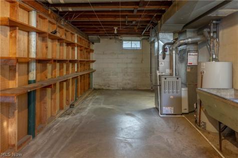 1553 Onondago Avenue Akron OH 44305