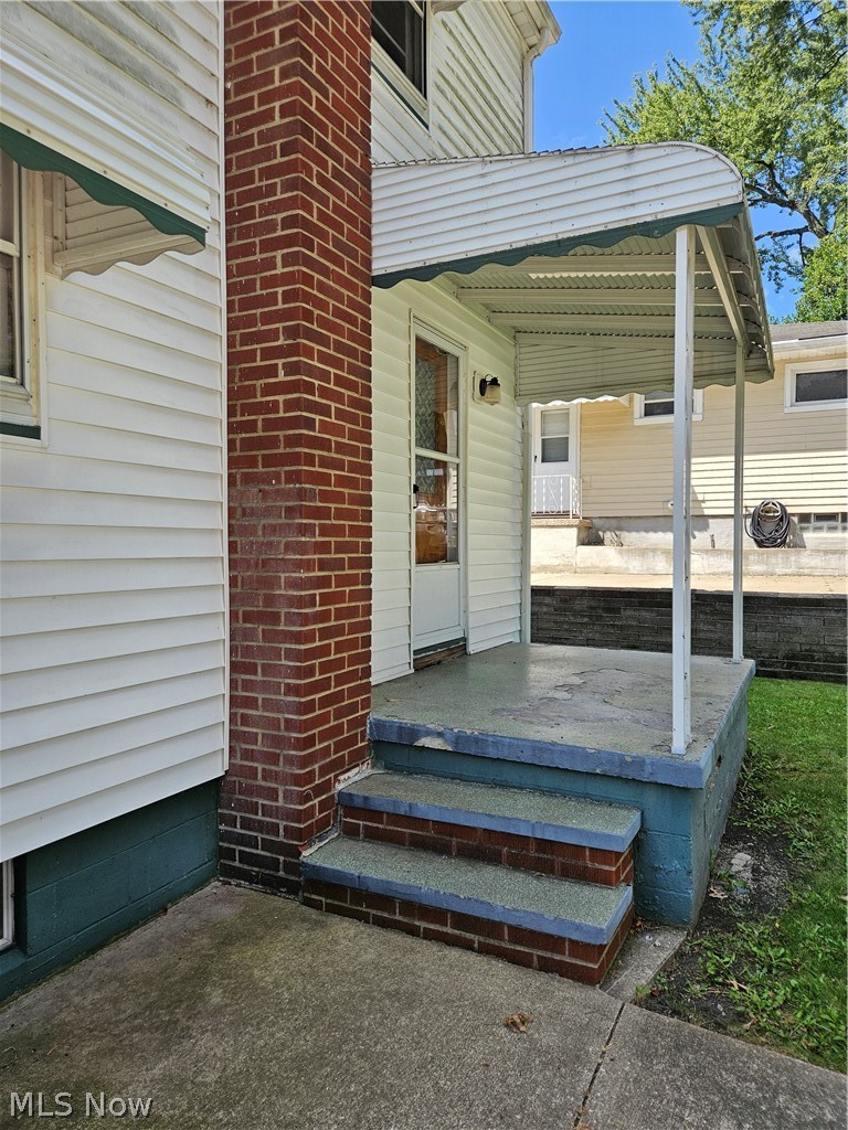 1553 Onondago Avenue Akron OH 44305
