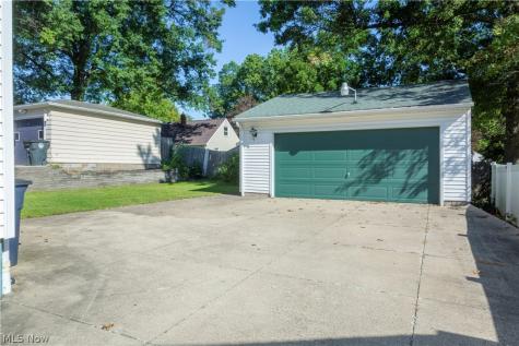 1553 Onondago Avenue Akron OH 44305