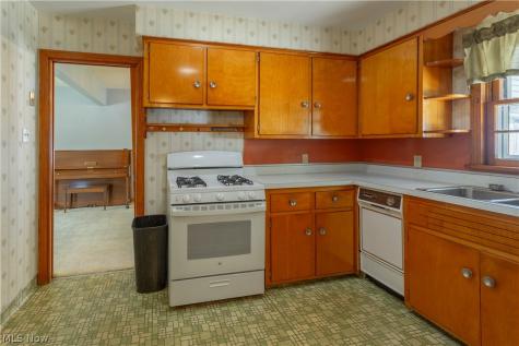 1553 Onondago Avenue Akron OH 44305