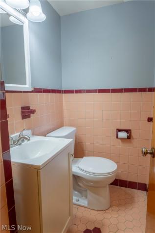 1553 Onondago Avenue Akron OH 44305