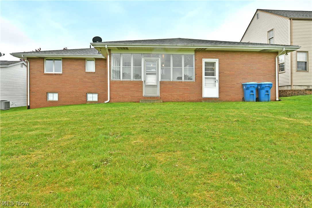 499 W Harvey Street Struthers OH 44471
