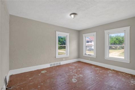 4134 E 142nd Street Cleveland OH 44128
