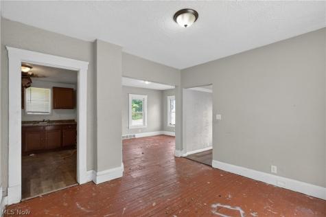 4134 E 142nd Street Cleveland OH 44128