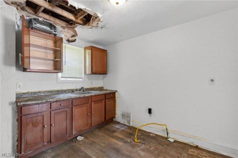 4134 E 142nd Street Cleveland OH 44128