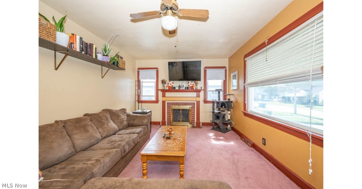436 W Wood Street Lowellville OH 44436
