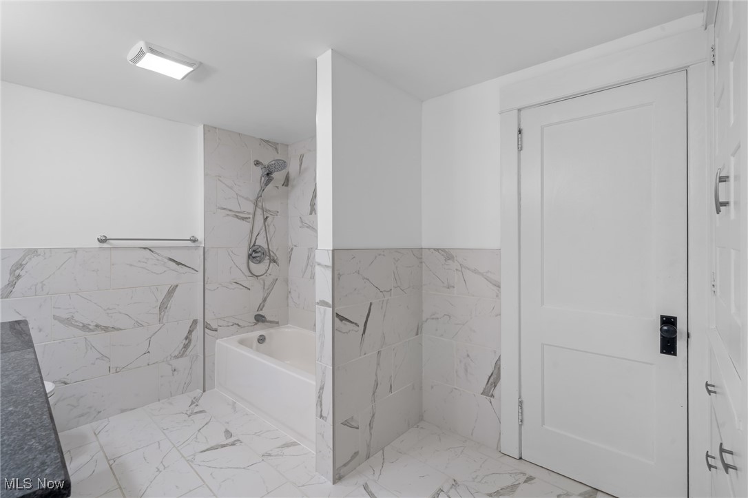 2239 Woodward Avenue Lakewood OH 44107