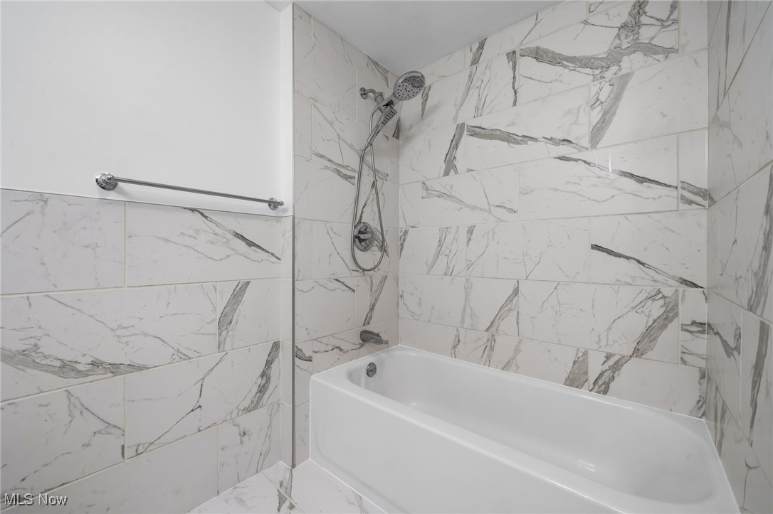 2239 Woodward Avenue Lakewood OH 44107