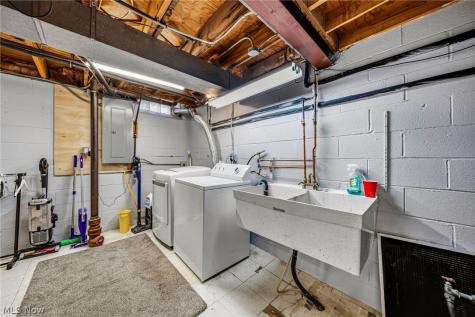 8354 Newcomb Drive Parma OH 44129