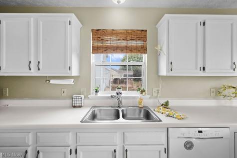 6514 Candlestick Avenue NE Canton OH 44721
