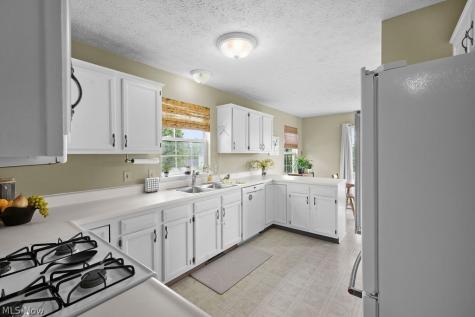 6514 Candlestick Avenue NE Canton OH 44721