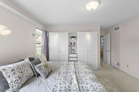 6514 Candlestick Avenue NE Canton OH 44721