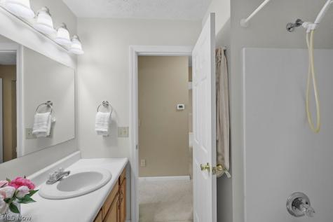 6514 Candlestick Avenue NE Canton OH 44721