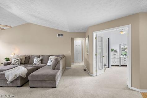 6514 Candlestick Avenue NE Canton OH 44721