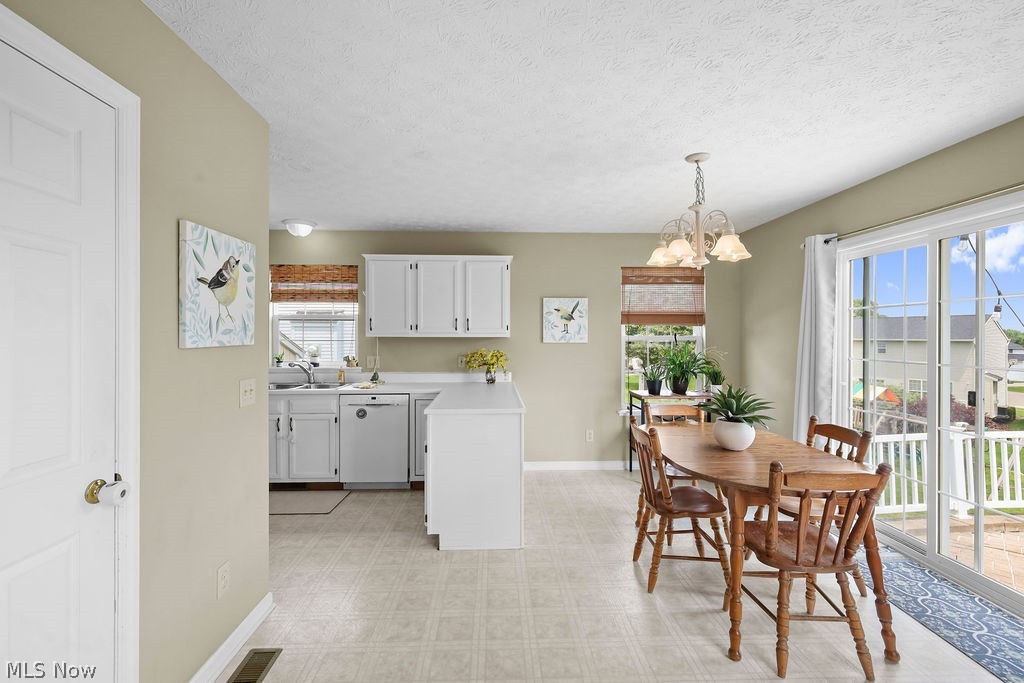 6514 Candlestick Avenue NE Canton OH 44721