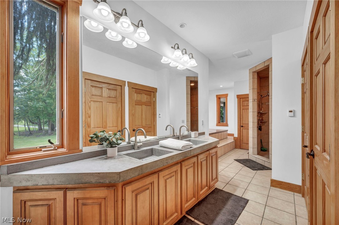 7184 Neff Road Valley City OH 44280