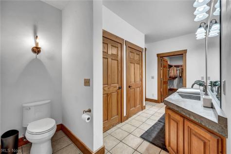 7184 Neff Road Valley City OH 44280