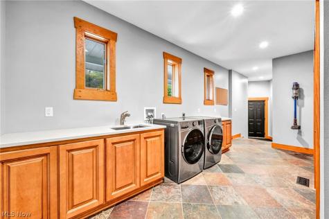 7184 Neff Road Valley City OH 44280