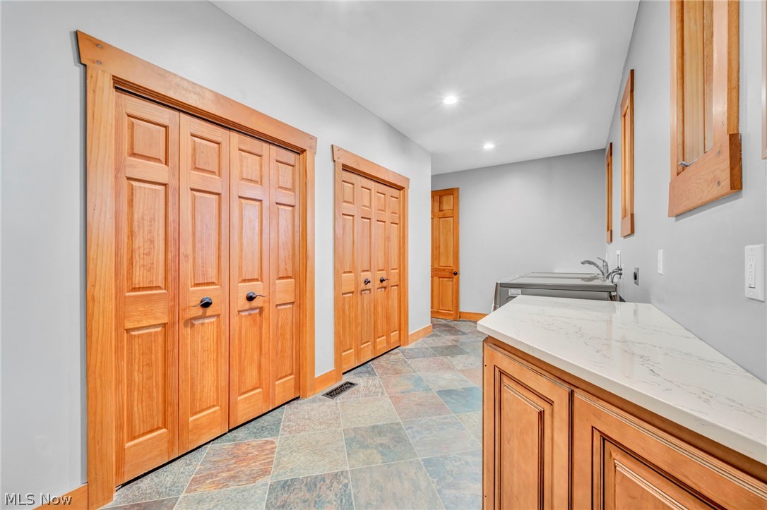 7184 Neff Road Valley City OH 44280