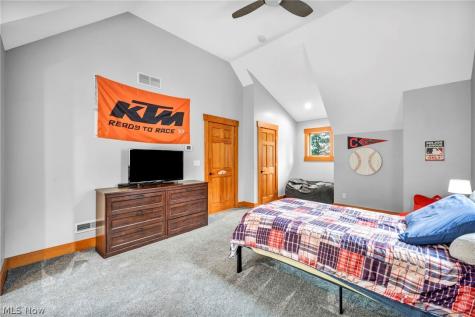 7184 Neff Road Valley City OH 44280