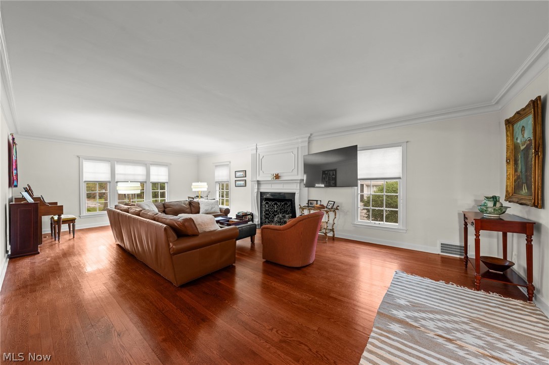 2709 Belvoir Boulevard Shaker Heights OH 44122