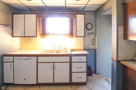 146 S Main Street Creston OH 44217