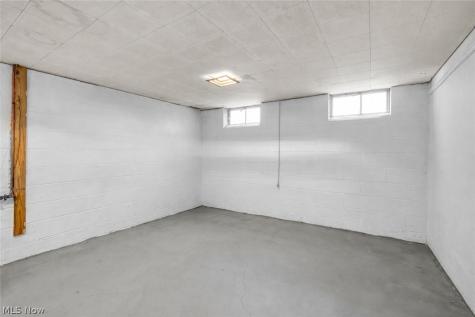 85 E 205th Street Euclid OH 44123