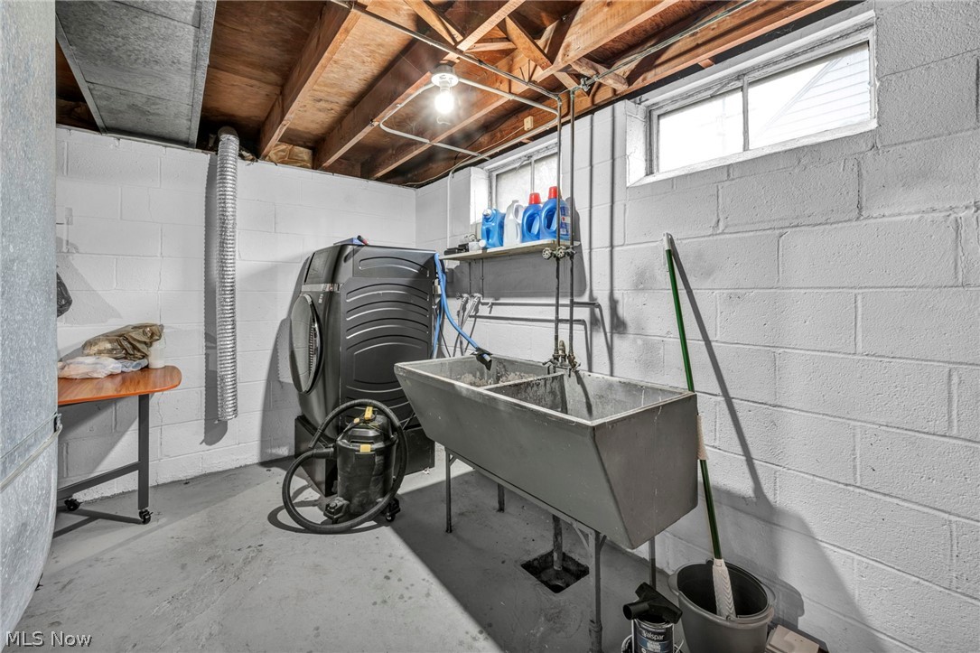 85 E 205th Street Euclid OH 44123