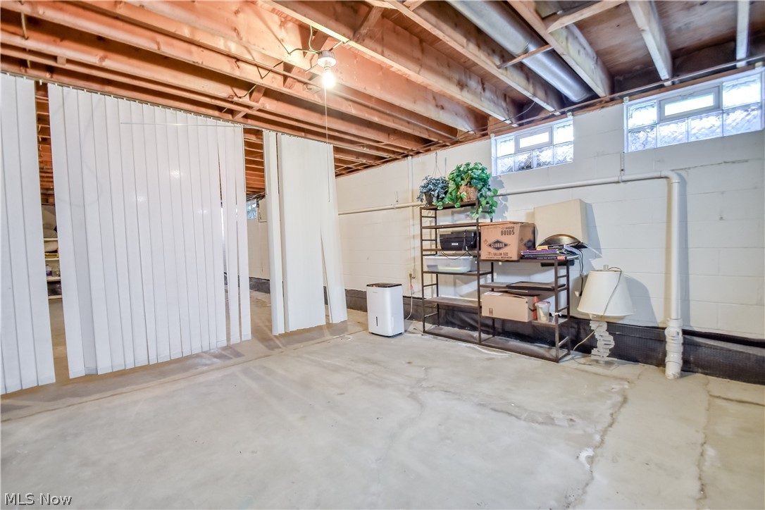 956 Mill Street Conneaut OH 44030