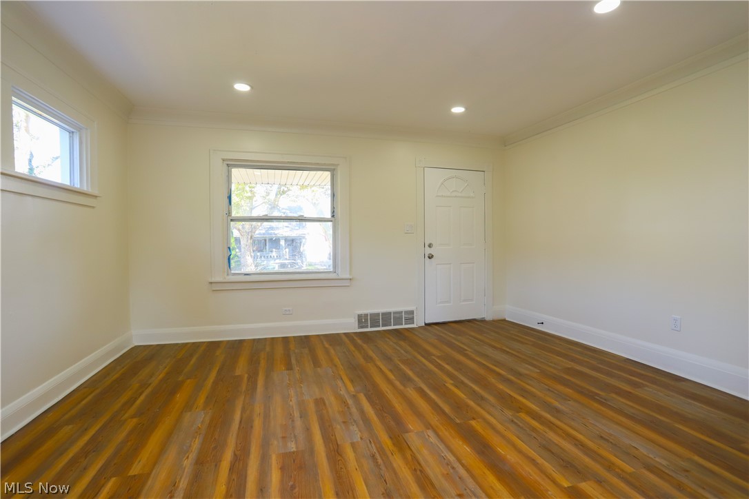 8216 Vineyard Avenue Cleveland OH 44105