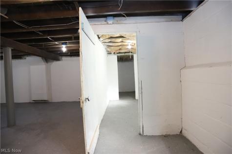 8216 Vineyard Avenue Cleveland OH 44105