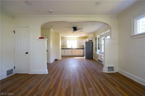 8216 Vineyard Avenue Cleveland OH 44105