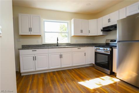 8216 Vineyard Avenue Cleveland OH 44105