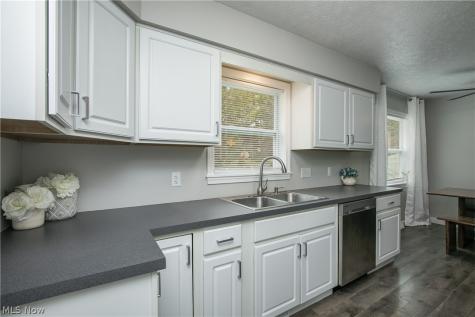 472 Columbine Avenue Akron OH 44312
