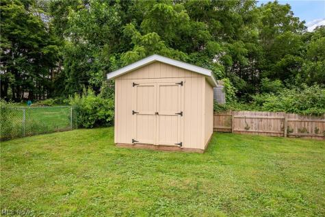 472 Columbine Avenue Akron OH 44312