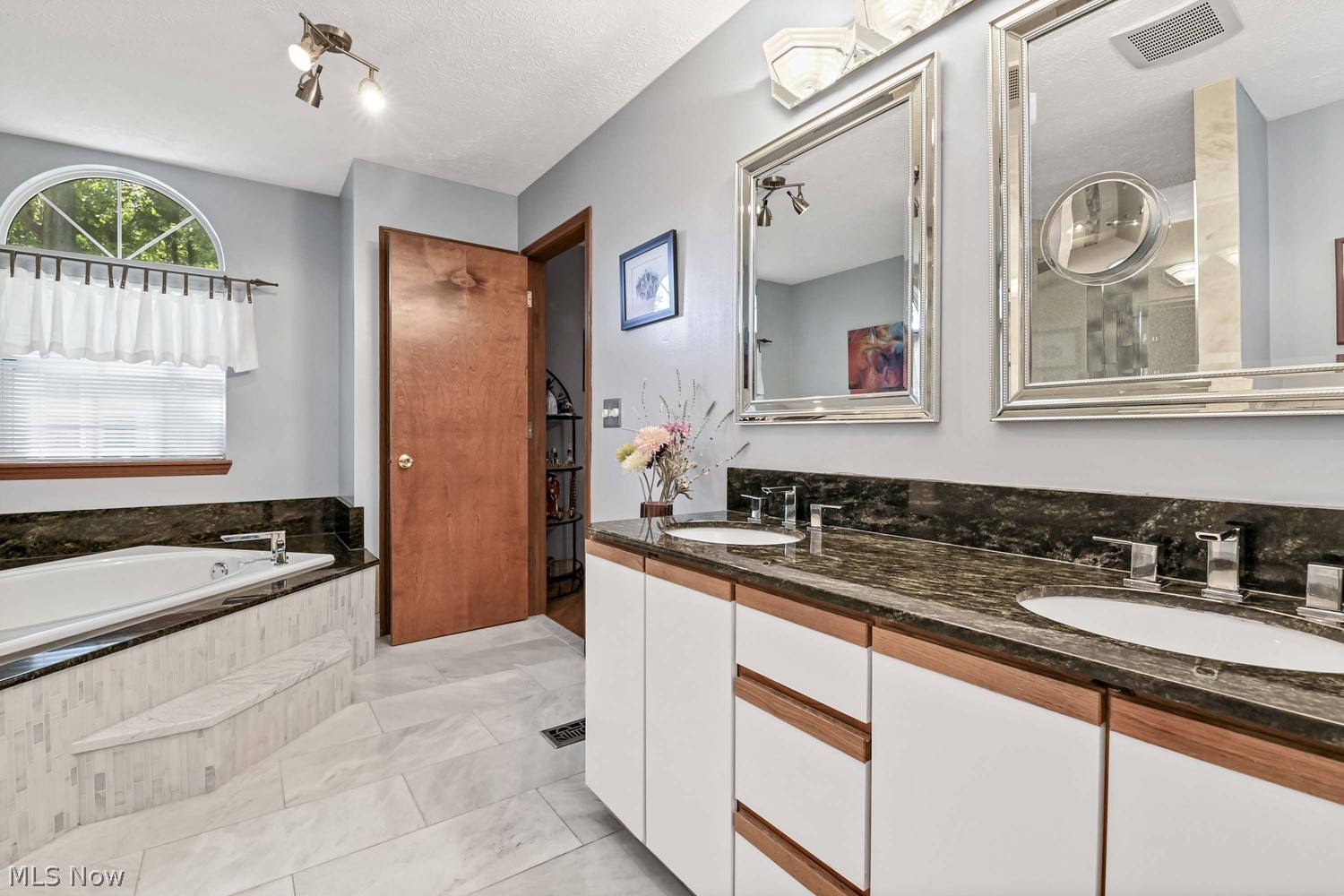 6516 Hersey Circle North Ridgeville OH 44039