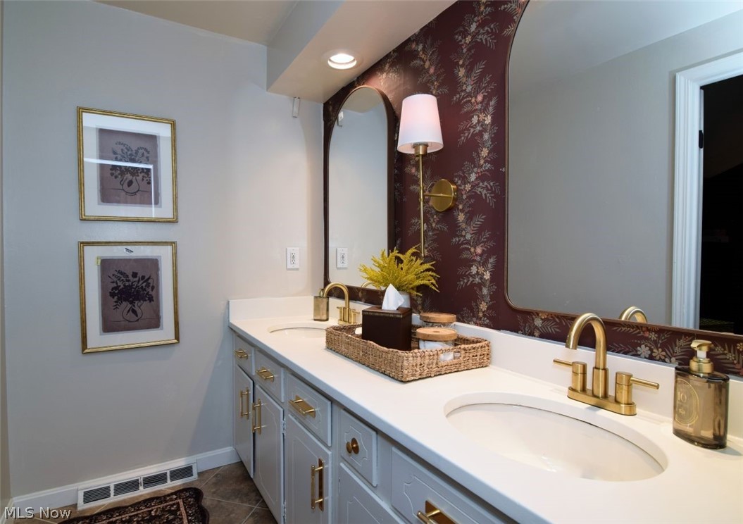 25436 Halburton Road Beachwood OH 44122
