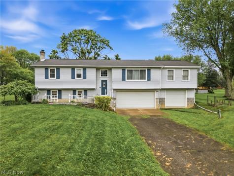 Apples Way Drive Leetonia OH 44431