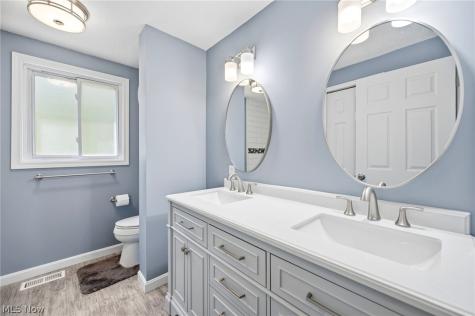 9481 Yorkview Drive North Royalton OH 44133