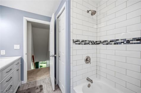 9481 Yorkview Drive North Royalton OH 44133