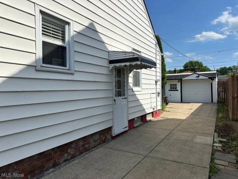 1011 Parkleigh Drive Parma OH 44134