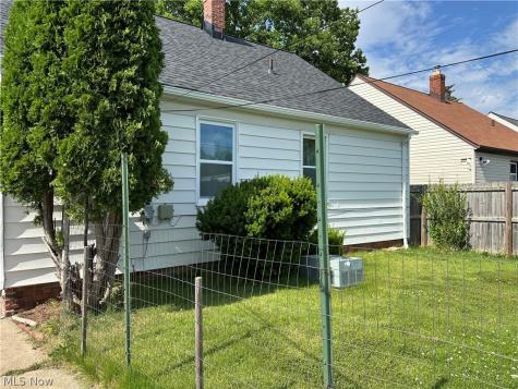 1011 Parkleigh Drive Parma OH 44134