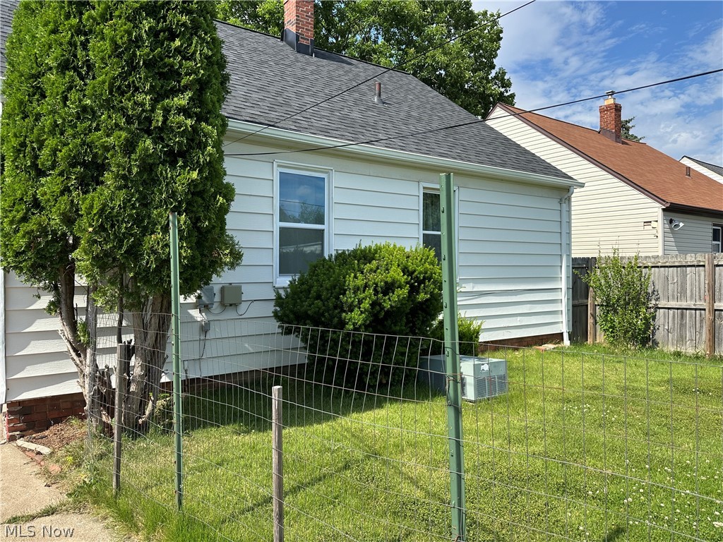 1011 Parkleigh Drive Parma OH 44134
