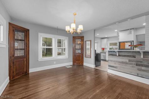 6813 Ridgewood Avenue Cleveland OH 44129