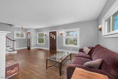 6813 Ridgewood Avenue Cleveland OH 44129