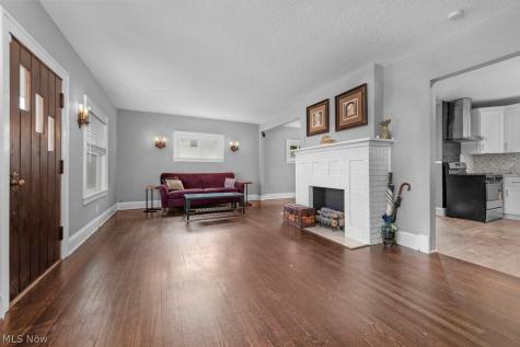 6813 Ridgewood Avenue Cleveland OH 44129