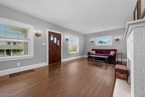 6813 Ridgewood Avenue Cleveland OH 44129